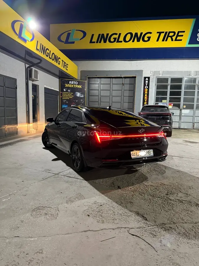 Hyundai Elantra — 5