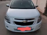 Белый Chevrolet Cobalt, 3 позиция 2017 года, КПП Механика, в Карши за ~9 206 y.e. id5228896, Фото №1