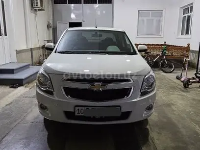 Белый Chevrolet Cobalt, 4 позиция 2024 года, КПП Автомат, в Бекабад за 12 500 y.e. id5210645