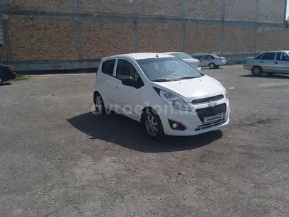 Белый Chevrolet Spark, 2 позиция 2020 года, КПП Механика, в Джизак за 9 800 y.e. id3284640