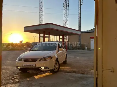Oq Chevrolet Gentra, 3 pozitsiya 2023 yil, КПП Avtomat, shahar Samarqand uchun 13 700 у.е. id5132459