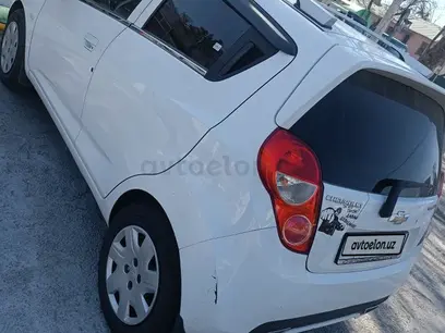 Белый Chevrolet Spark, 2 позиция 2015 года, КПП Механика, в Ташкент за 6 600 y.e. id4909114