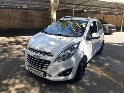 Белый Chevrolet Spark, 4 позиция 2018 года, КПП Автомат, в Ташкент за 8 000 y.e. id3865047