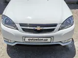 Oq Chevrolet Gentra, 1 pozitsiya Gaz-benzin 2023 yil, КПП Mexanika, shahar Guliston uchun 11 700 у.е. id5232669, Fotosurat №1