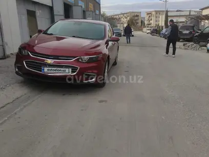 Вишня Chevrolet Malibu 2 2017 года, КПП Автомат, в Ташкент за 23 000 y.e. id4452565