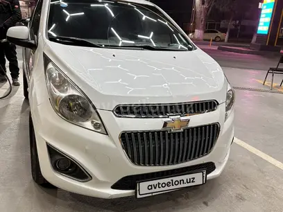 Белый Chevrolet Spark, 2 позиция 2014 года, КПП Автомат, в Ташкент за 5 800 y.e. id5130440