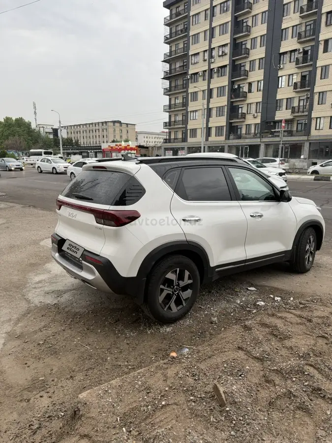 Kia Sonet — 4