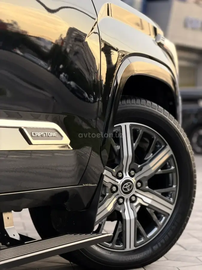 Toyota Sequoia — 10
