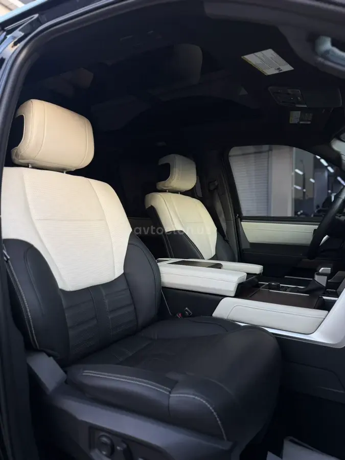 Toyota Sequoia — 6