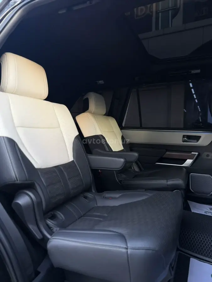Toyota Sequoia — 7