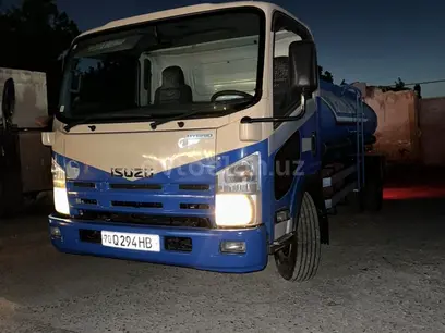 Isuzu 2013 года, в Карши за ~22 212 y.e. id6407885