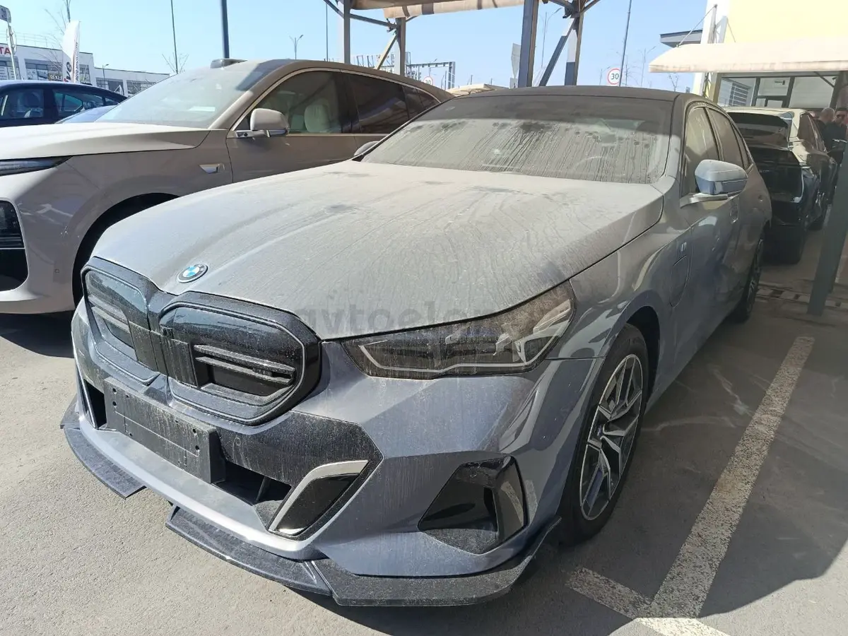 BMW i5 — 4