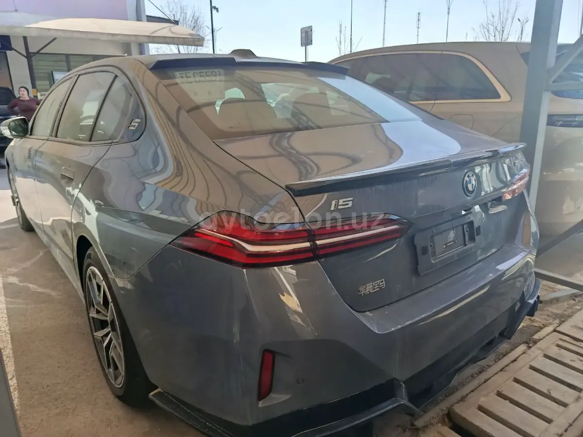 BMW i5 — 5