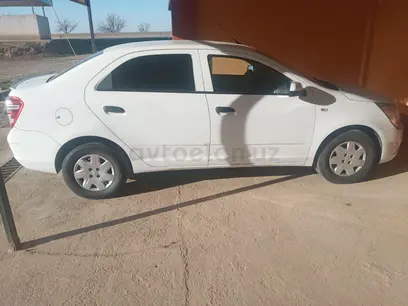Белый Chevrolet Cobalt, 2 позиция 2014 года, КПП Механика, в Карши за ~7 930 y.e. id4951584