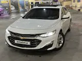 Белый Chevrolet Malibu 2 2022 года, КПП Автомат, в Самарканд за 24 500 y.e. id5203730, Фото №1