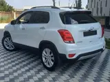 Белый Chevrolet Tracker, 3 позиция 2019 года, КПП Автомат, в Нурафшон за 13 600 y.e. id6759092, Фото №1