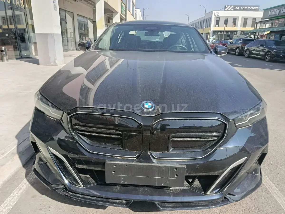 BMW i5 — 3