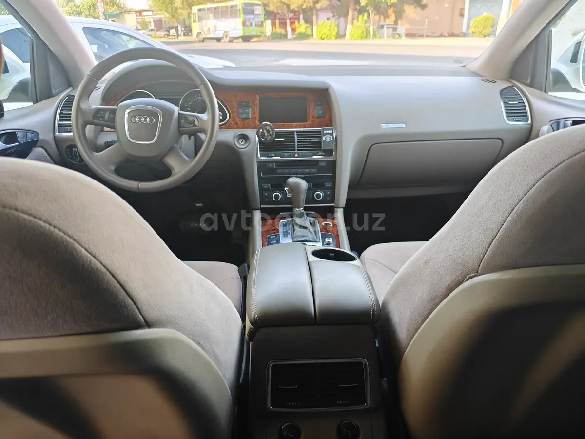 Audi Q7 — 7