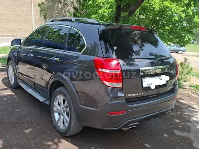 Мокрый асфальт Chevrolet Captiva, 4 позиция 2012 года, КПП Автомат, в Ангрен за 11 800 y.e. id6351532