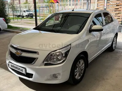 Белый Chevrolet Cobalt, 4 позиция 2022 года, КПП Автомат, в Ташкент за 12 800 y.e. id4961378