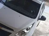 Белый Chevrolet Spark, 2 позиция 2016 года, КПП Механика, в Янгибазарский район за ~8 287 y.e. id5033801, Фото №1