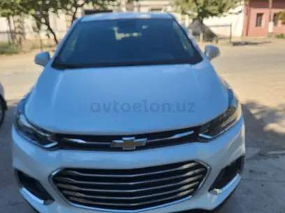Oq Chevrolet Tracker, 1 pozitsiya 2019 yil, КПП Mexanika, shahar Urganch uchun ~11 522 у.е. id5219242