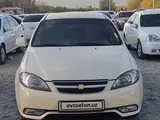 Молочный цвет Chevrolet Gentra, 2 позиция 2015 года, КПП Механика, в Ташкент за 8 200 y.e. id5202124, Фото №1