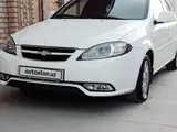 Белый Chevrolet Gentra, 3 позиция 2022 года, КПП Автомат, в Самарканд за 13 700 y.e. id5207868