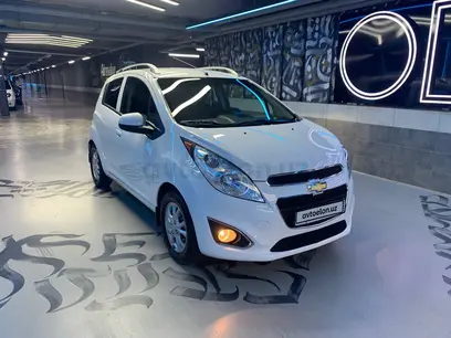Белый Chevrolet Spark, 4 позиция 2022 года, КПП Автомат, в Ташкент за 10 200 y.e. id5165784