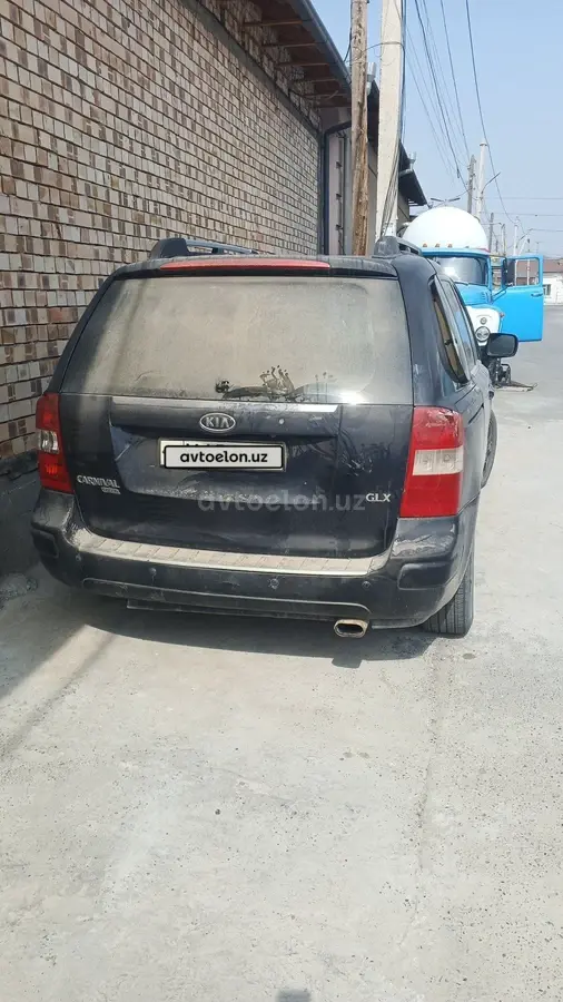Kia Carnival — 3