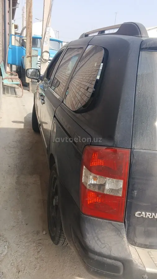 Kia Carnival — 4