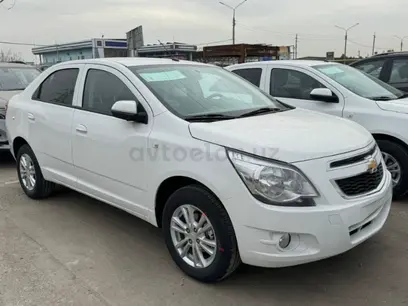 Белый Chevrolet Cobalt, 4 позиция 2024 года, КПП Автомат, в Денау за 12 770 y.e. id5184381