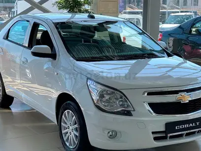 Белый Chevrolet Cobalt, 4 позиция 2024 года, КПП Автомат, в Андижан за ~13 371 y.e. id5120961