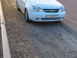 Белый Chevrolet Lacetti, 1 позиция Газ-бензин 2011 года, КПП Механика, в Коканд за 6 000 y.e. id6399789