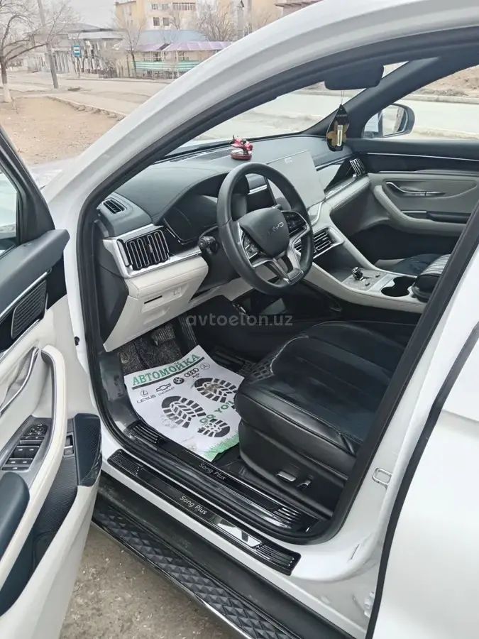 BYD Song Plus DM-i Champion — 8