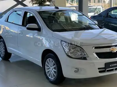 Белый Chevrolet Cobalt, 4 позиция 2024 года, КПП Автомат, в Тахиаташ за ~13 807 y.e. id4999881