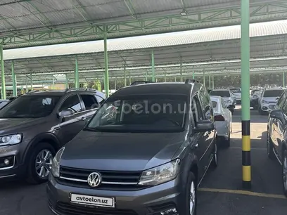 Мокрый асфальт Volkswagen Caddy 2020 года, КПП Механика, в Ташкент за 16 000 y.e. id5192013