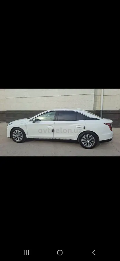 Hongqi E-QM5 2024 — 2