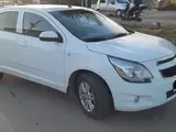 Белый Chevrolet Cobalt, 4 позиция 2022 года, КПП Автомат, в Ташкент за 11 450 y.e. id5186691
