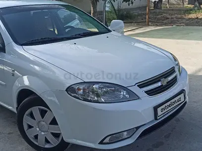 Белый Chevrolet Gentra, 1 позиция 2022 года, КПП Механика, в Джаркурганский район за 12 000 y.e. id5224471
