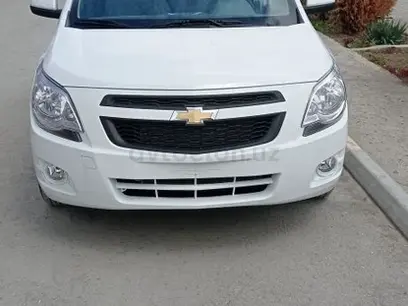 Белый Chevrolet Cobalt, 3 позиция 2024 года, КПП Механика, в Ургенч за ~12 288 y.e. id5115571