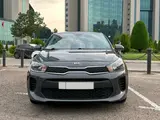 Мокрый асфальт Kia Rio 2018 года, в Ташкент за 11 900 y.e. id5785120, Фото №1