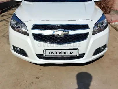 Белый Chevrolet Malibu, 2 позиция 2013 года, КПП Механика, в Ургенч за 14 000 y.e. id5142134