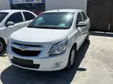Белый Chevrolet Cobalt, 4 позиция 2021 года, КПП Автомат, в Самарканд за 11 000 y.e. id5195501, Фото №1