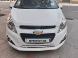 Белый Chevrolet Spark, 2 позиция 2021 года, КПП Механика, в Андижан за 8 100 y.e. id5225910, Фото №1