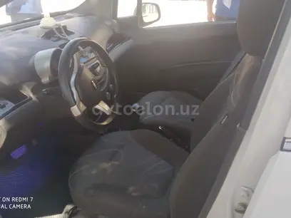 Белый Chevrolet Spark, 2 евро позиция 2015 года, КПП Автомат, в Зангиатинский район за 7 500 y.e. id5227537