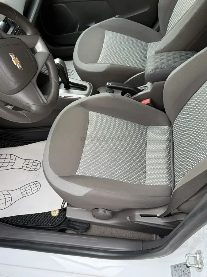 Chevrolet Cobalt 2024 — 5