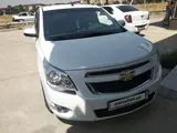 Белый Chevrolet Cobalt, 2 евро позиция 2023 года, КПП Автомат, в Алмалык за 12 500 y.e. id5207650, Фото №1