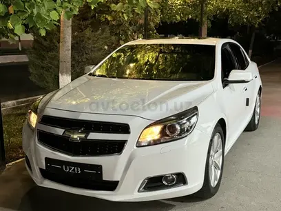Белый Chevrolet Malibu, 3 позиция 2013 года, КПП Автомат, в Фергана за 14 200 y.e. id5158238