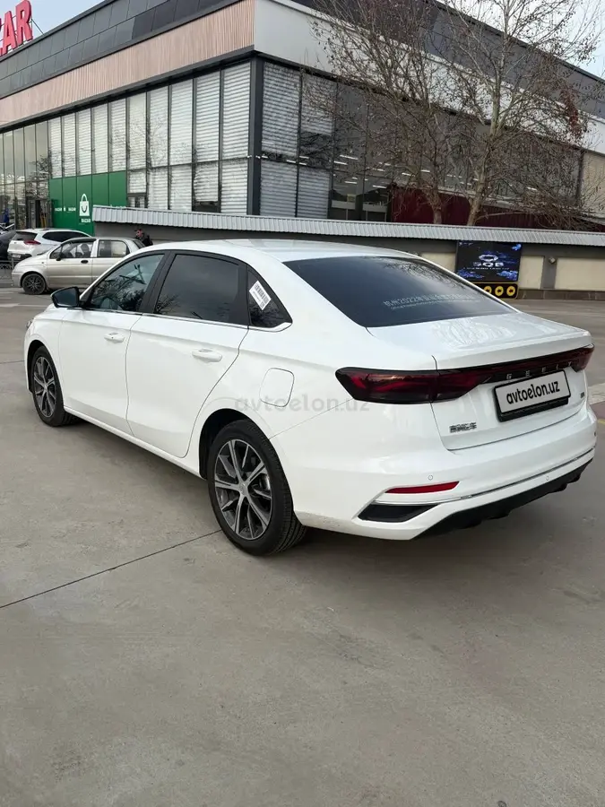 Geely Emgrand GSe 2023 — 3